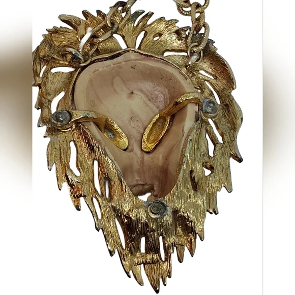 Vintage 1970s Oversized Lion Head Statement Necklace Gold Tone - Picture 6 of 11